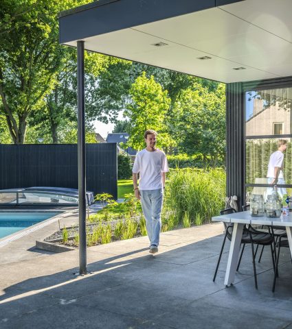 Zwembad overkapping Tuinproject met zwembad - Heesch