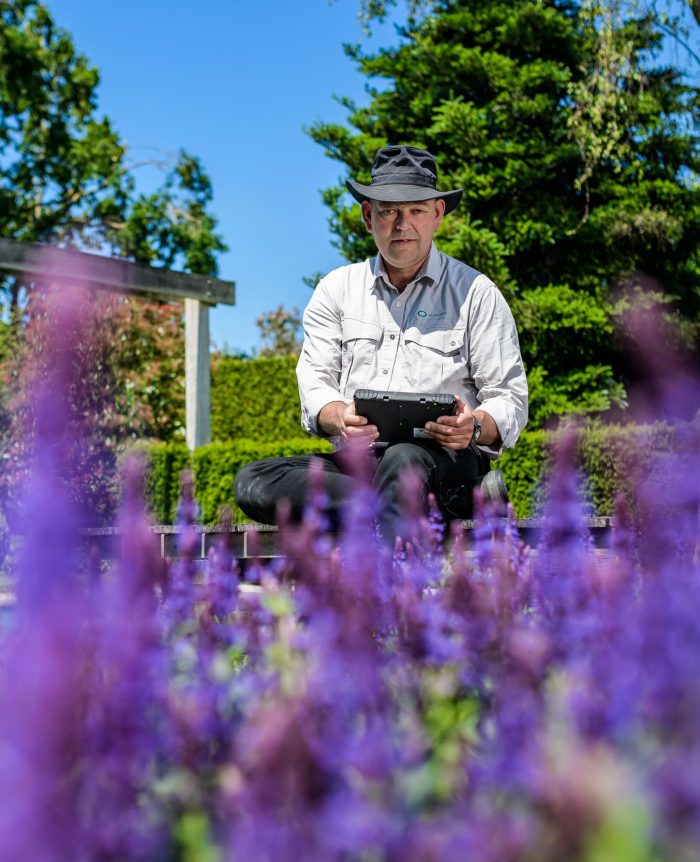 Arjan Brok eigenaar zwembad, tuinontwerp en aanleg